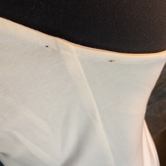 White mini with black one shouldered “flower” - Picture 4 of 5